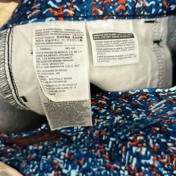 NWT Levi’s Printed Cut-Off Shorts - Picture 3 of 5